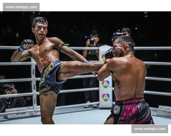 舍身踢两度读秒!苏阿布莱克踢拳首秀震撼 KO 桑阿希提